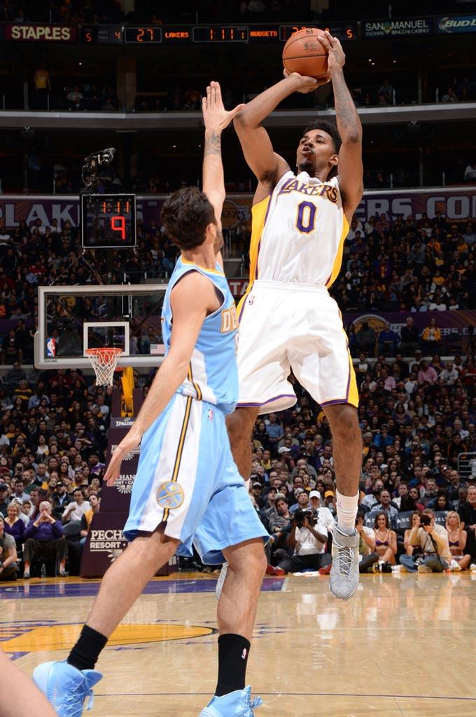 尤文客战紫百合大名单：伊尔迪兹领衔，凯利、卡瓦尔回归（尤文做客紫百合出征名单：伊尔迪兹压阵，凯利、卡瓦尔双双复出）