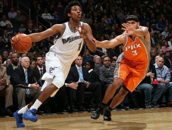 墨西哥一处世界杯训练场地状况百出：一角长满了树，边线是弯的（墨西哥一世界杯训练场问题频出：角落长树、边线不直）