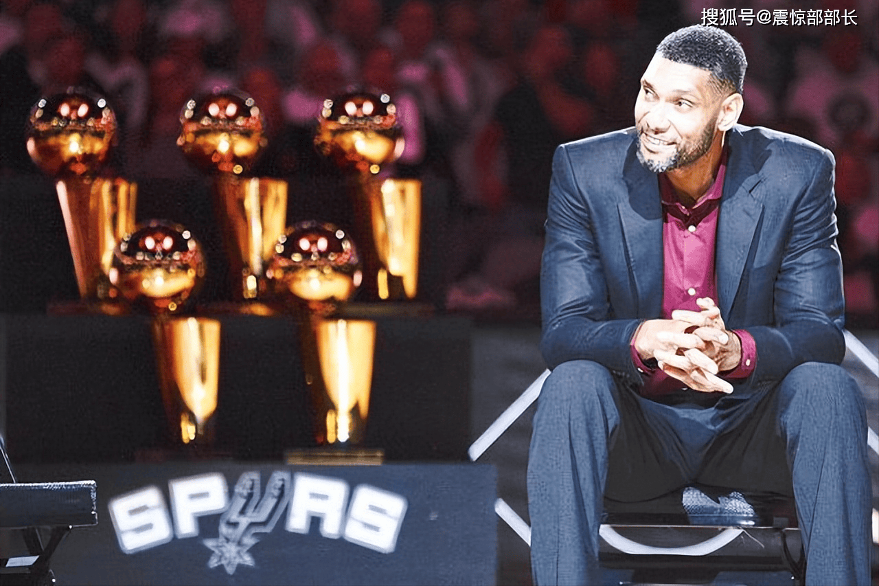 消息人士透露，拜仁对从曼联挖角充满信心，双方已就一月份的重磅交易展开谈判。（知情人士称拜仁有信心从曼联引援，一月重磅交易谈判已开启）