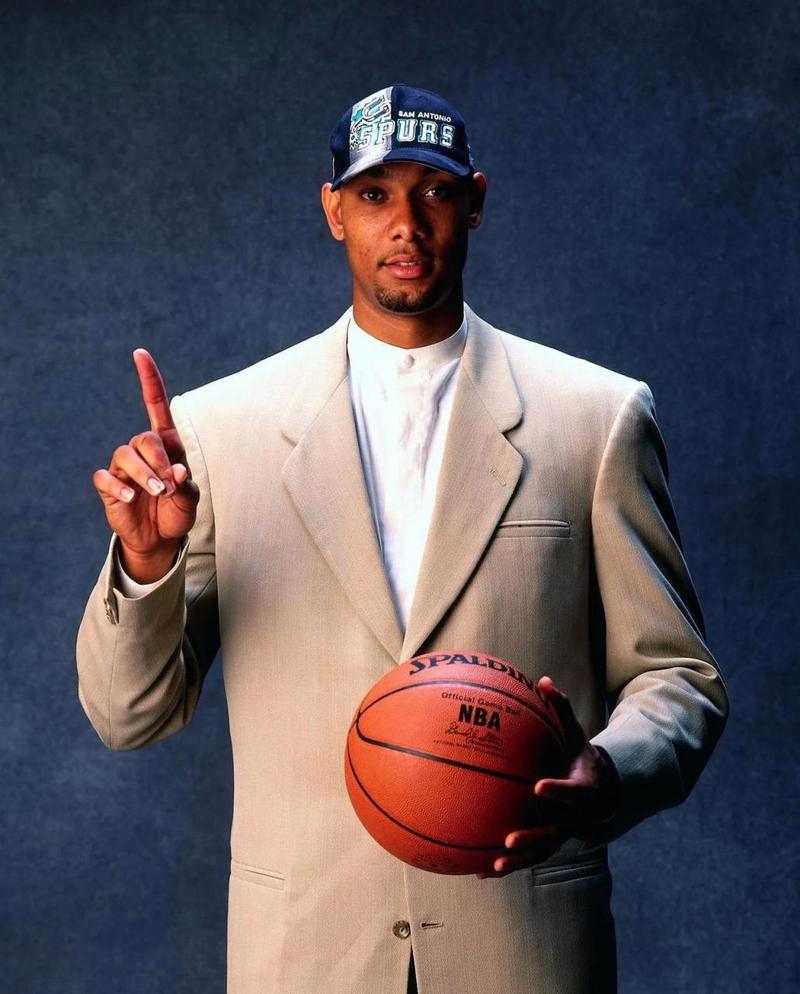 重庆铜梁龙“中超·重庆回来了”冲超庆典圆满举行（重庆铜梁龙冲超庆典圆满落幕：“中超·重庆回来了”）