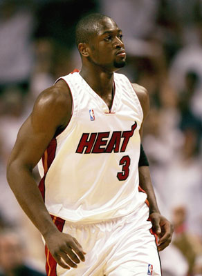 福登调侃小球迷：要这么多签名是不要拿去卖，赚了钱分我一半（福登打趣小球迷：签这么多别拿去卖，赚了记得分我一半）