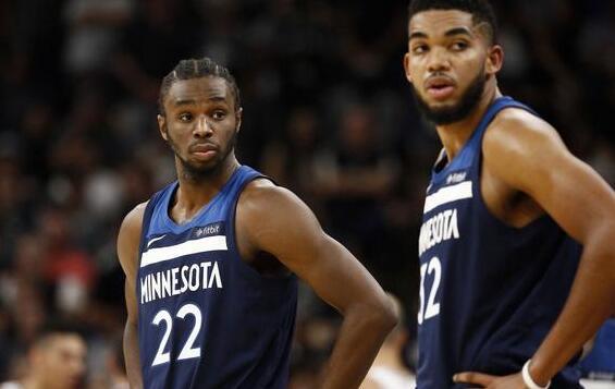 全明星投票榜首之争白热化（全明星票选榜首争夺战愈发激烈）