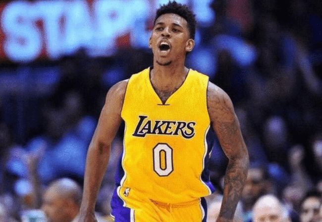 约基奇再送三双 掘金稳居前列（约基奇再拿三双，掘金继续高居前列）