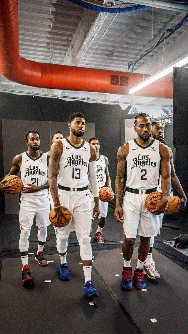 回馈家乡父老，河南队杨意林为后林村80岁以上老人发放礼品（河南队杨意林回乡送暖：向后林村80岁以上老人发放礼品）