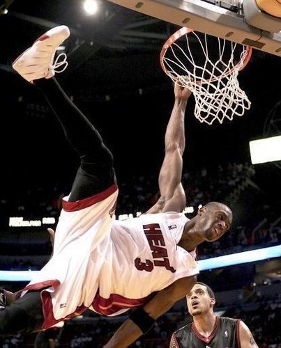 六台嘉宾：阿隆索输曼城就下课，皇马还没官宣是担心欧冠惨败（六台评论：若输曼城阿隆索恐遭下课，皇马迟未官宣因忧欧冠惨败）